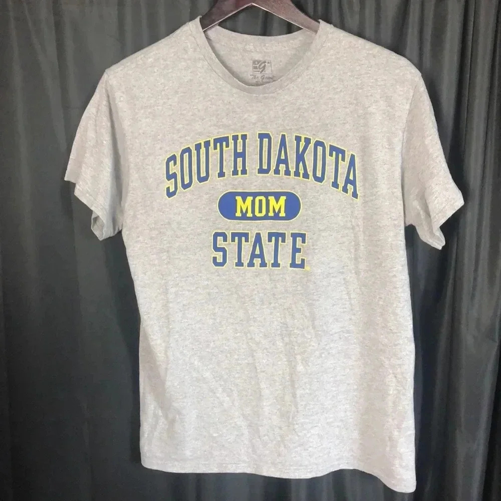 South Dakota State Mom T Shirt M